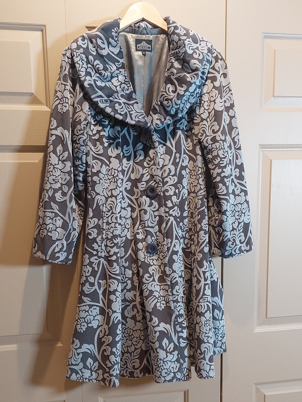 Angie Gray Floral Jacquard Coat - Gray/Light Gray